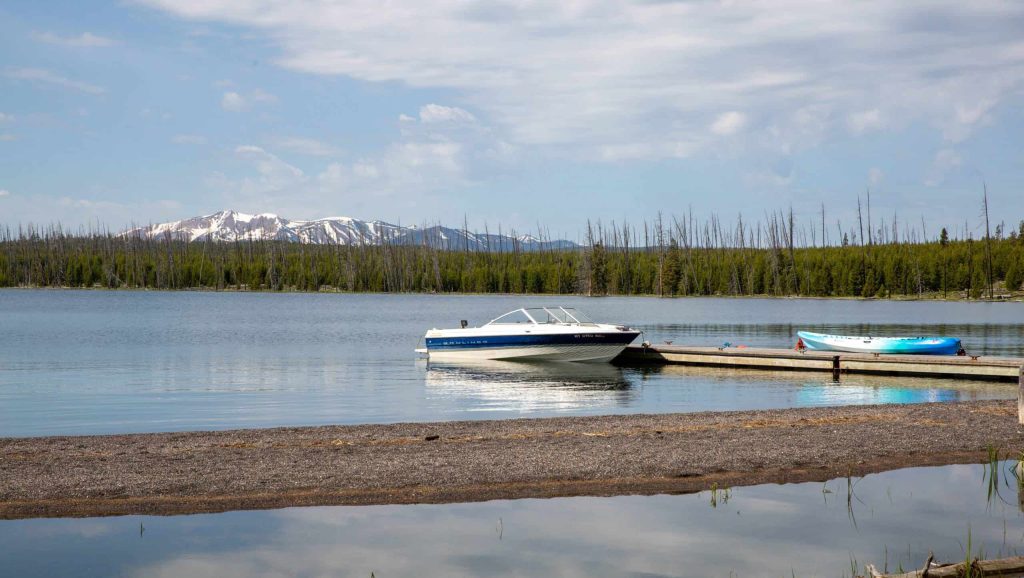 Motorboat and kayak at Eagle Bay dock