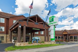 Exterior view of a modern hotel building with a welcoming entrance and porte-cochère