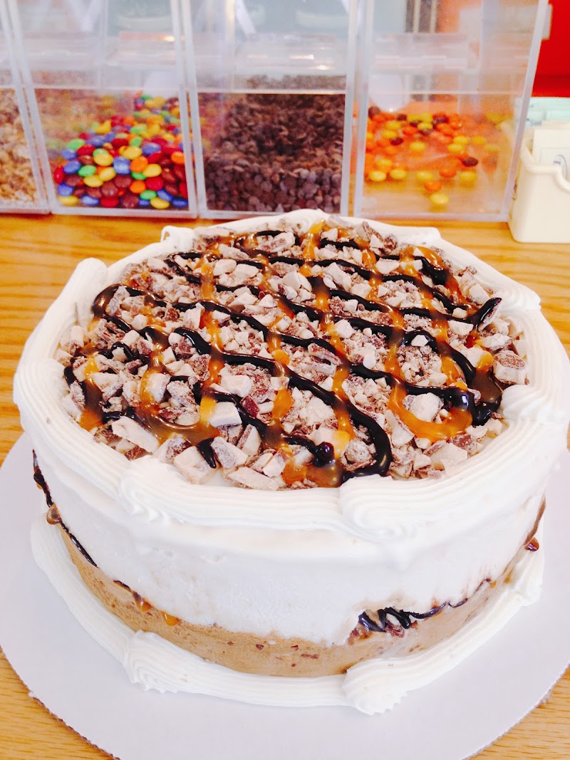 Cake topped with caramel and chocolate drizzle at a small ice cream cafe in Acadia National Park.
