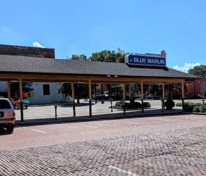 Covered walkway and exterior of a building housing a park restaurant in Congaree National Park